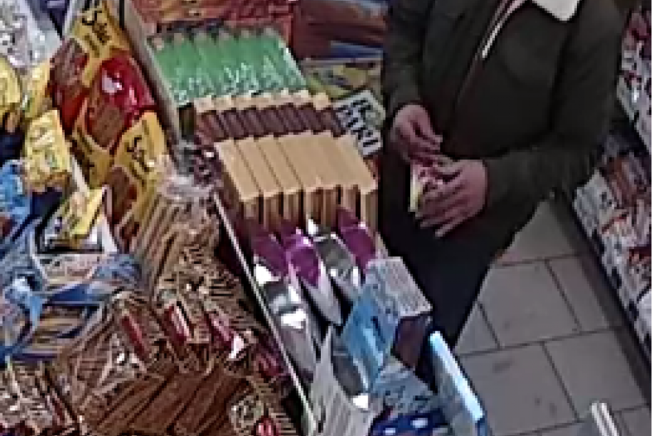 FOTO: Prešovskí policajti chcú stotožniť tohto podozrivého muža