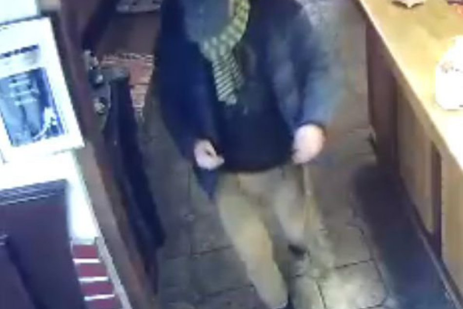 Krádež v reštaurácii v Nitre: Mužovi mal niekto z vrecka vytiahnuť 9500 eur, FOT