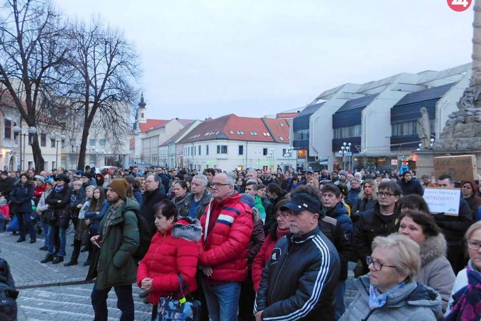 OBRAZOM: Trnavčania uctili prvé smutné výročie od smrti Kuciaka a Kušnírovej