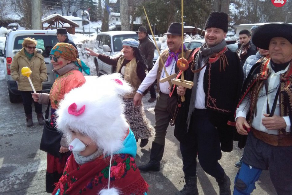 V OBRAZOCH: Fašiangové zvyky v Španej Doline predvádzali folkloristí