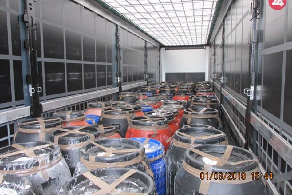 Colníci z Colného úradu v Trnave odhalili pri kontrole tovaru troch Afgáncov