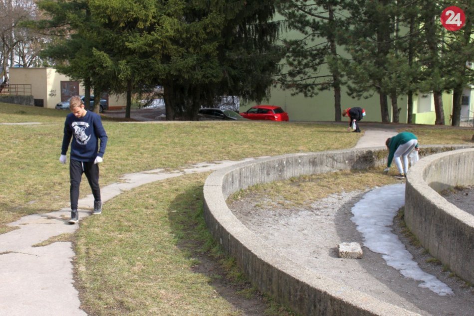 V OBRAZOCH: Bystrickí parkouristi išli príkladom. Skrášlili časť sídliska