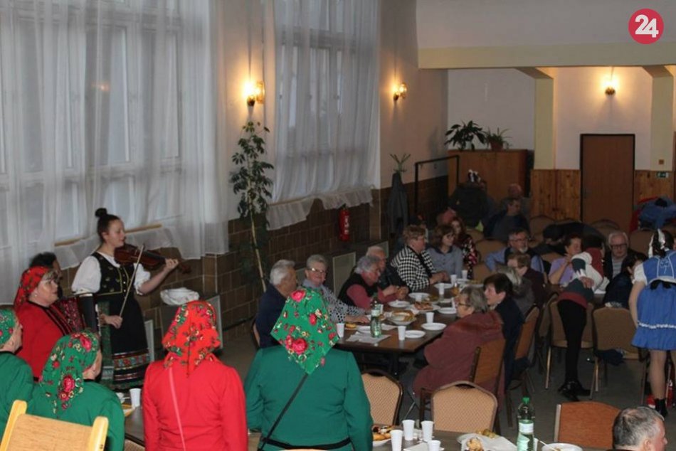 V Zalužiciach párali perie aj sa zabávali: Pozrite si páračky obrazom