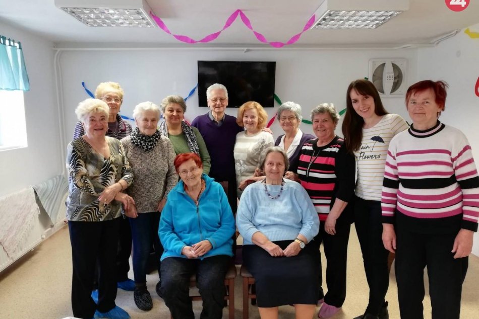 V obrazoch: Dôchodcovia v metropole Šariša? Chvíle môžu tráviť aj na talkshow