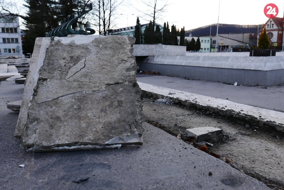 Obrazom: Obnova okolia fontány v Rožňave