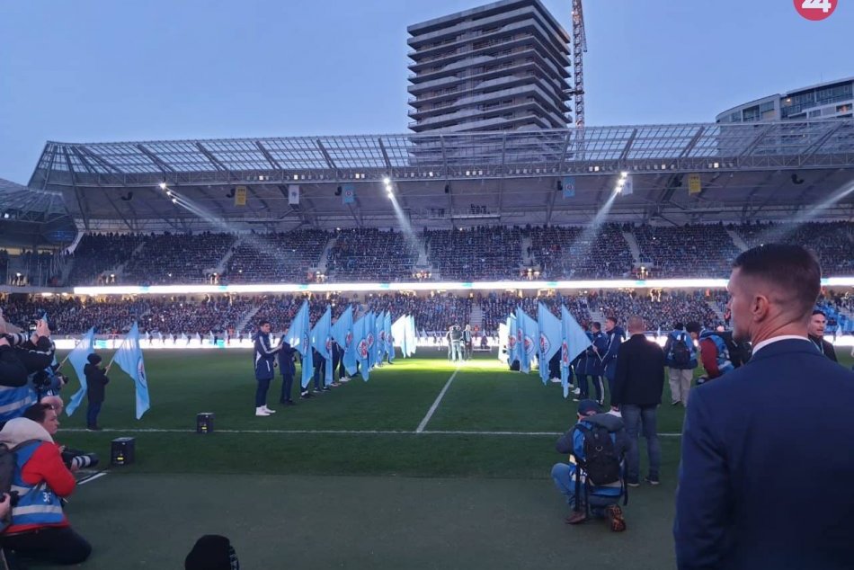 Už mu to nikto nezoberie: Benko bol ako asistent rozhodcu pri otvorení NFŠ