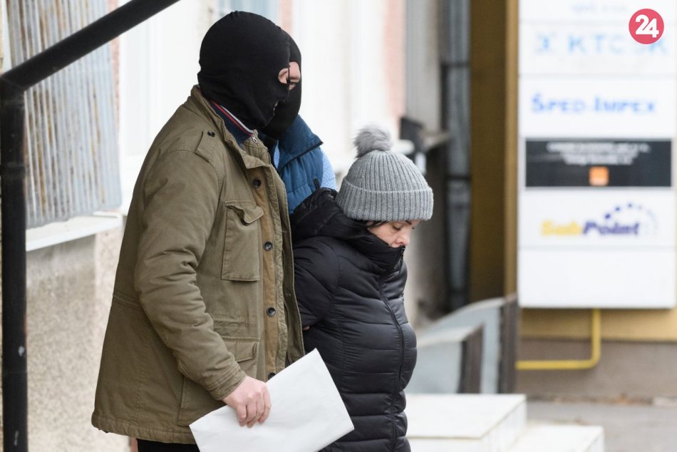 Alena Zsuzsová v Nitre vypovedala na NAKA: Akúkoľvek vinu popiera