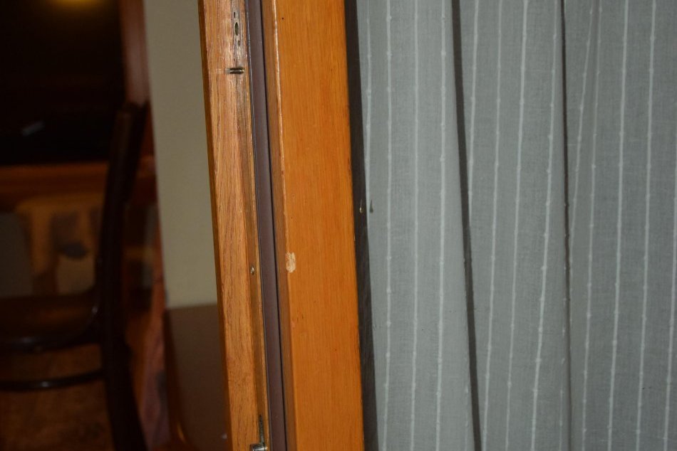 Mladíkov obvinili zo 6 vlámačiek: V Nitre mali ukradnúť 68-tisíc a Mercedes, FOT