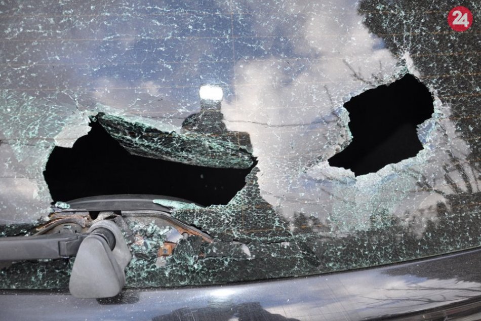 FOTO poškodeného auta: Podľa polície je za tým vyčíňanie mladej Humenčanky