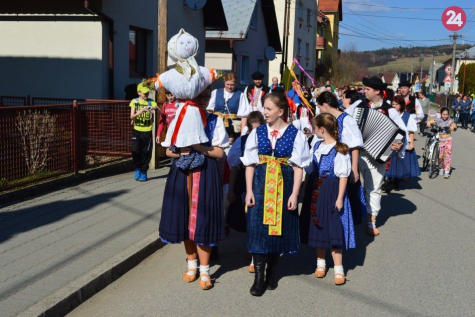 V Strečne privítali jar: Morena odplávala do mora