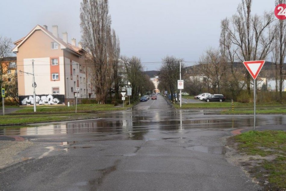 Polícia hľadá svedkov dopravnej nehody v Rači