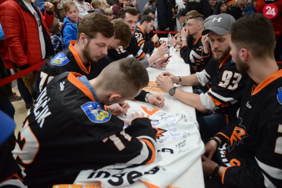 Fotonávrat: Michalovských hokejistov takto milujú fanúšikovia!