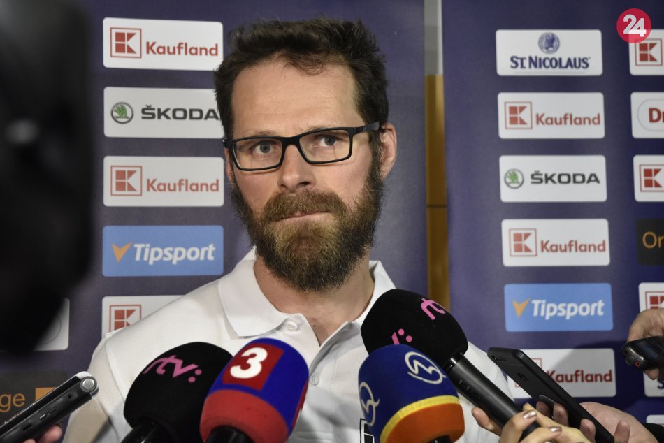 Tréning slovenskej hokejovej reprezentácie pred prípravným zápasom so Švédskom