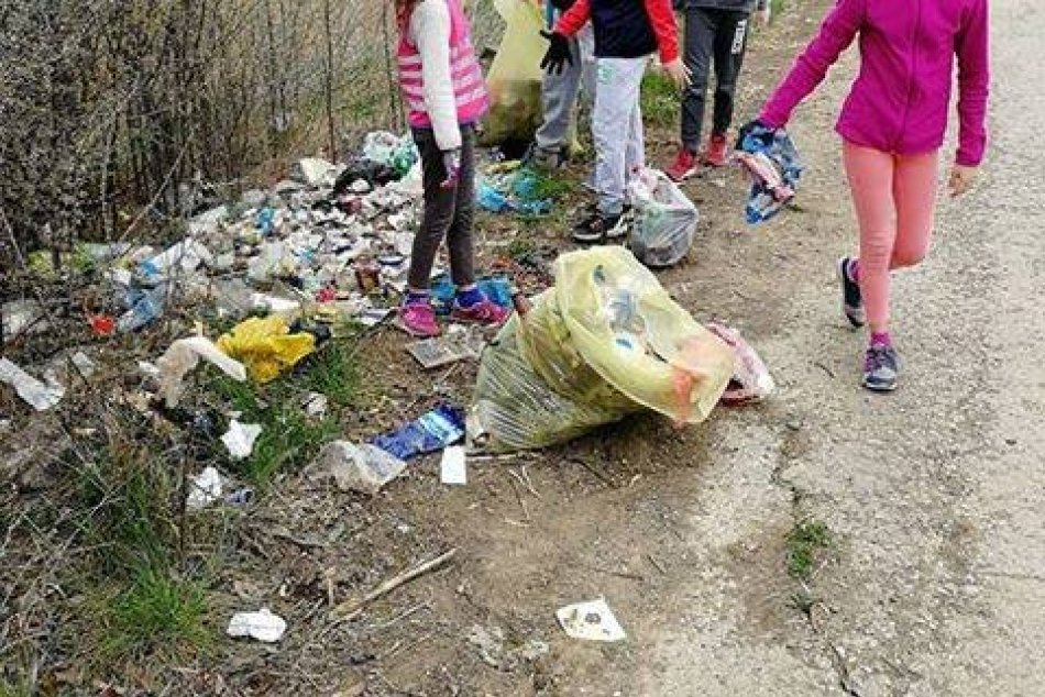 Michalovskí plavci, ich rodičia aj tréneri: Vyčistili prostredie od bordelu