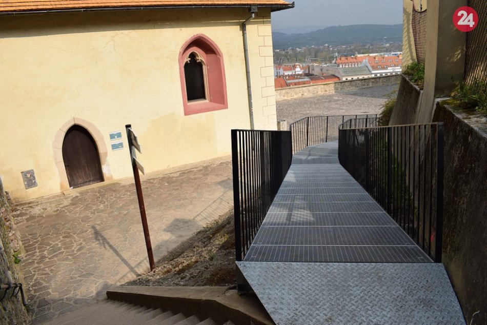 Nová lávka má pomôcť sprístupniť vstup do lesoparku Brezina v Trenčíne