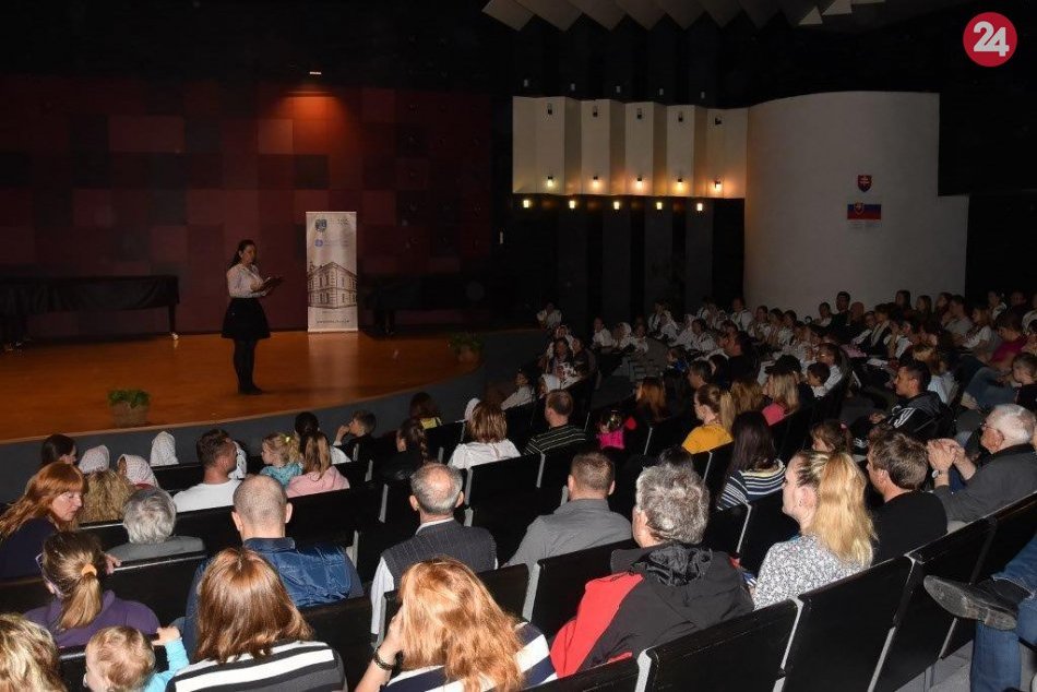 Deti folklórnym tancom a spevom privítali v Žiline jar