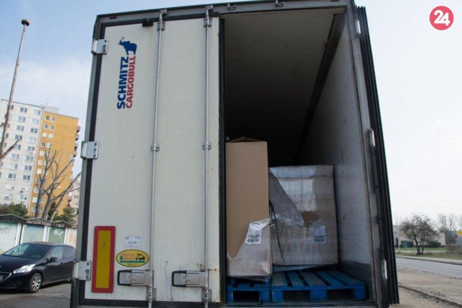 Z kamióna ukradol čokoládové tyčinky a 1000 vajíčok s prekvapením