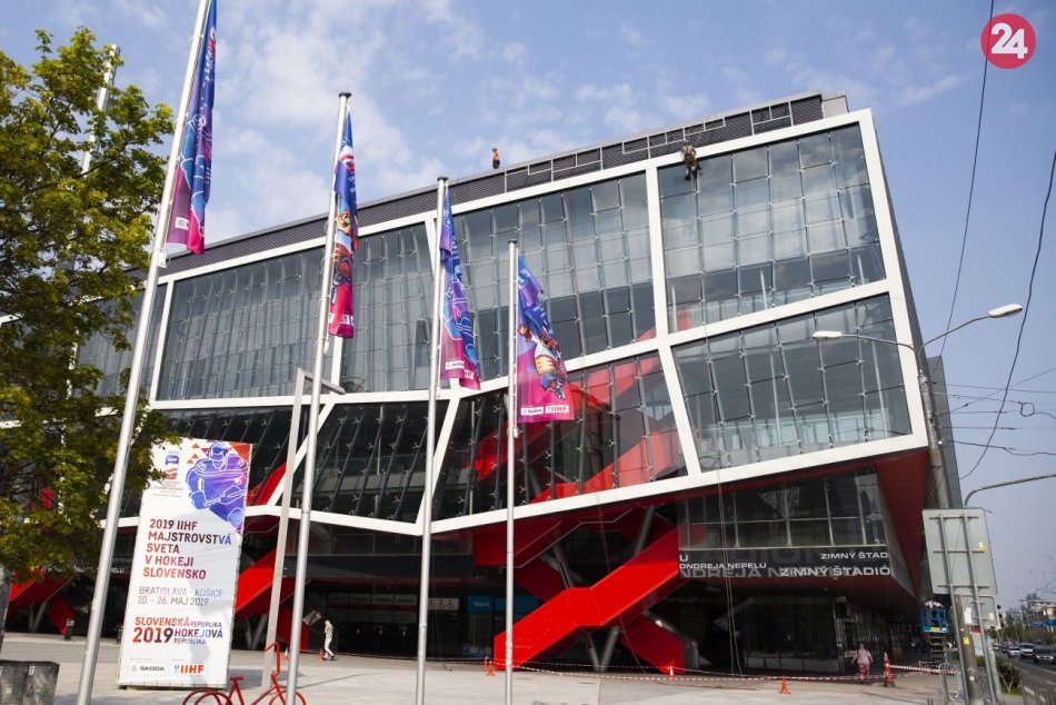Príprava Zimného štadióna Ondreja Nepelu na svetový šampionát