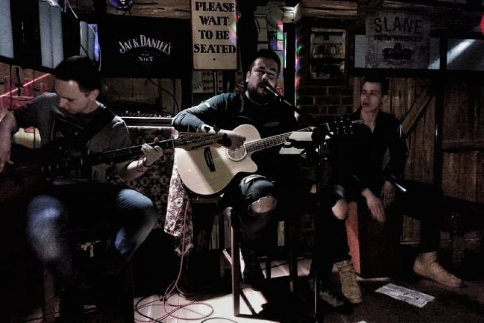 Obrazom: Robo Šimko s kapelou MassRiot v Londýne