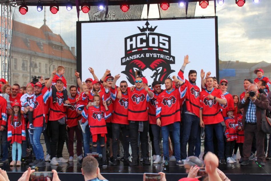 V OBRAZOCH: Takto vyzerali oslavy zlatého hetriku na bystrickom námestí