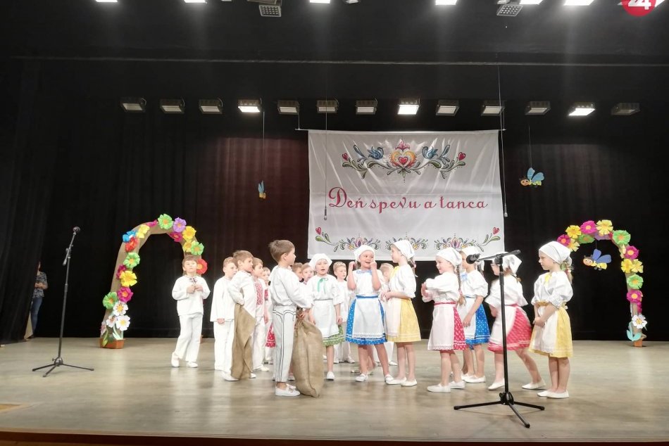 Objektívom: Ľudové tance a piesne v podaní detí zo spišskonovoveských MŠ