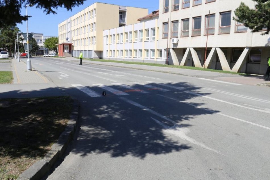 Opitý vodič zrazil v Trebišove dvoch zrakovo postihnutých ľudí