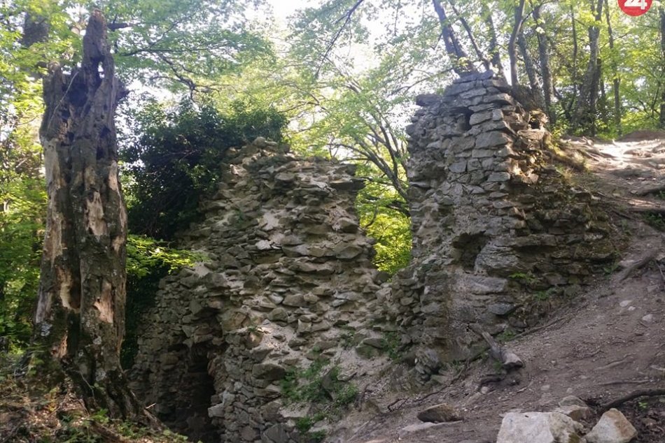 Zrúcanina hradu Biely Kameň