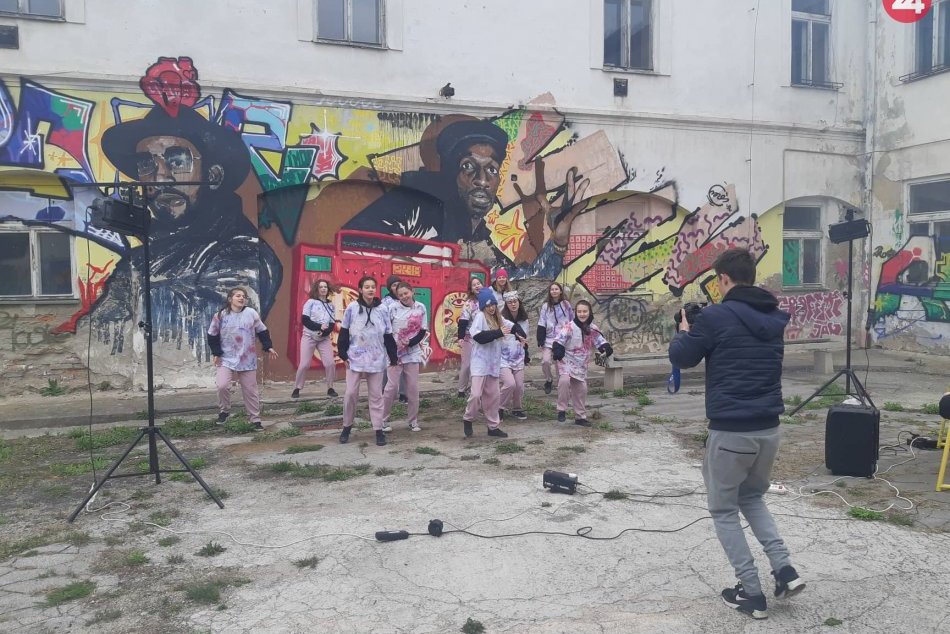 OBRAZOM: Fotky z nakrúcania videoklipu Eda Drewa k novej pesničke