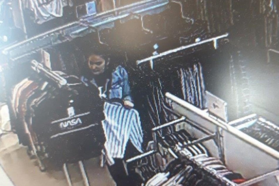 Neznáma žena kradla v Lučenci oblečenie