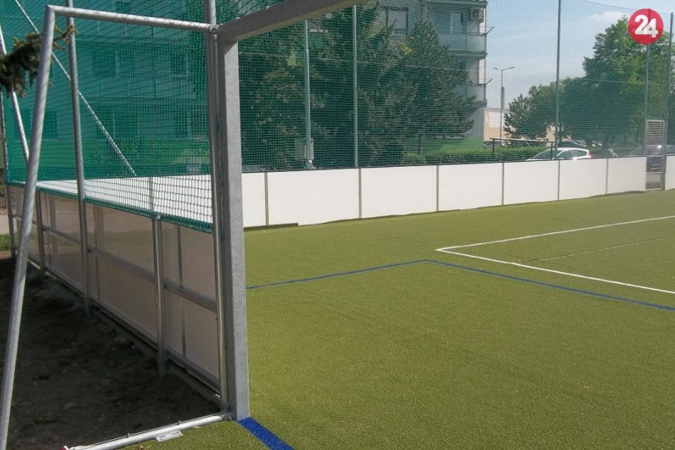 Radnica vypočula občanov a ihrisko posunula: Práce na 8. mája finišujú, FOTO