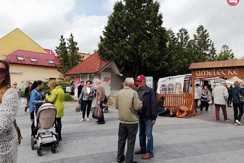 V našom meste zavládla jarmočná nálada: Pozrite si to zachytené fotoobjektívom