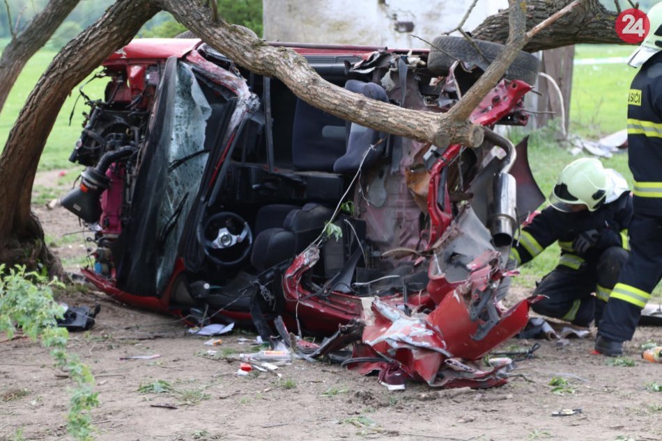 Pri dopravnej nehode v okrese Žarnovica vyhasli dva mladé životy