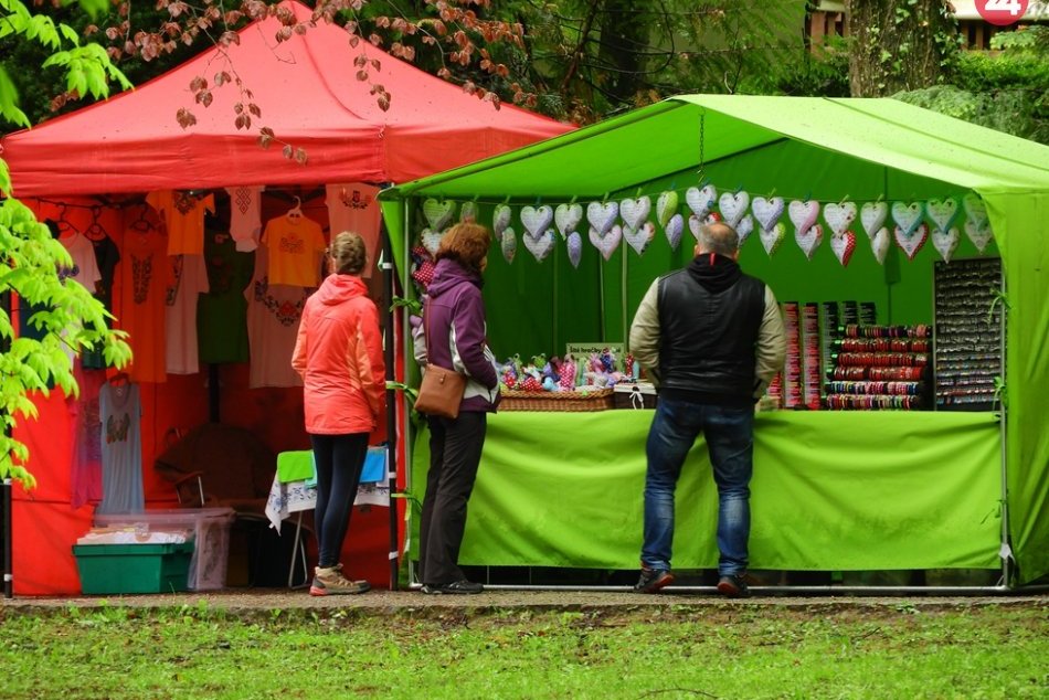 Obrazom: Okolie zaplnili pestrofarebné kvety