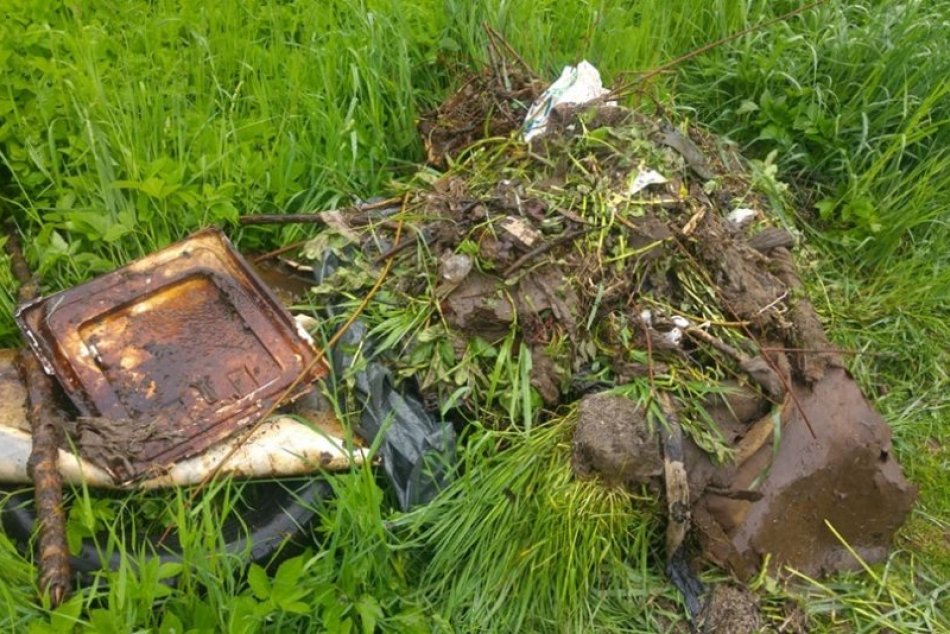 Obrazom: Rožňavčania sa pustili do čistenia Drázusu