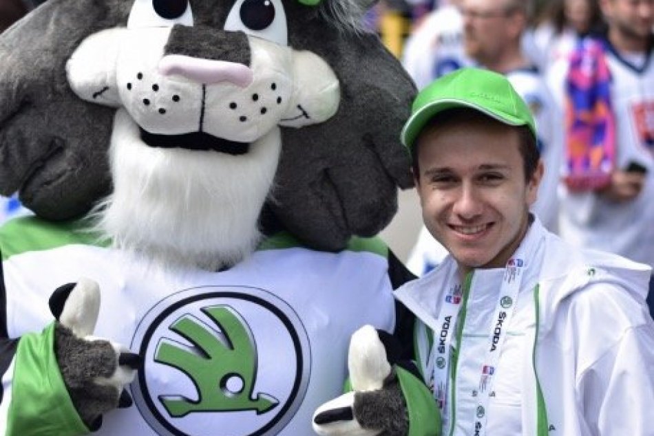 Fanúšikovia pred Steel arénou