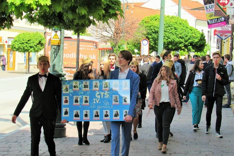 Pozrite si to na FOTKÁCH: Takto sa prešovskí maturanti lúčili so školou