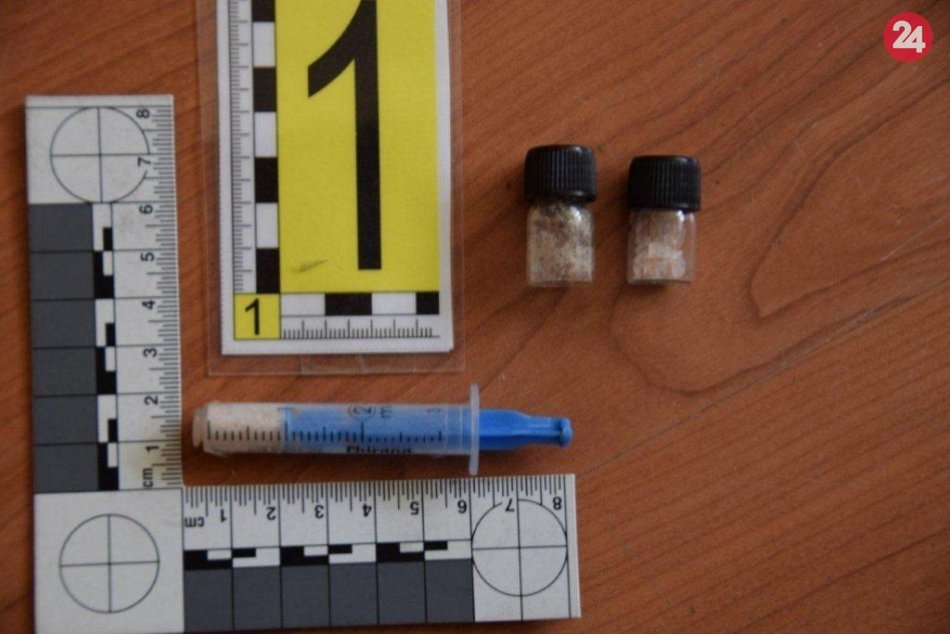 Pri domovej prehliadke našli muži zákona u obvinenej Trenčiansky množstvo drog