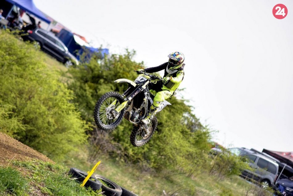 Venuje sa mu odmalička: Adam z okresu Humenné žne úspechy v motokrose