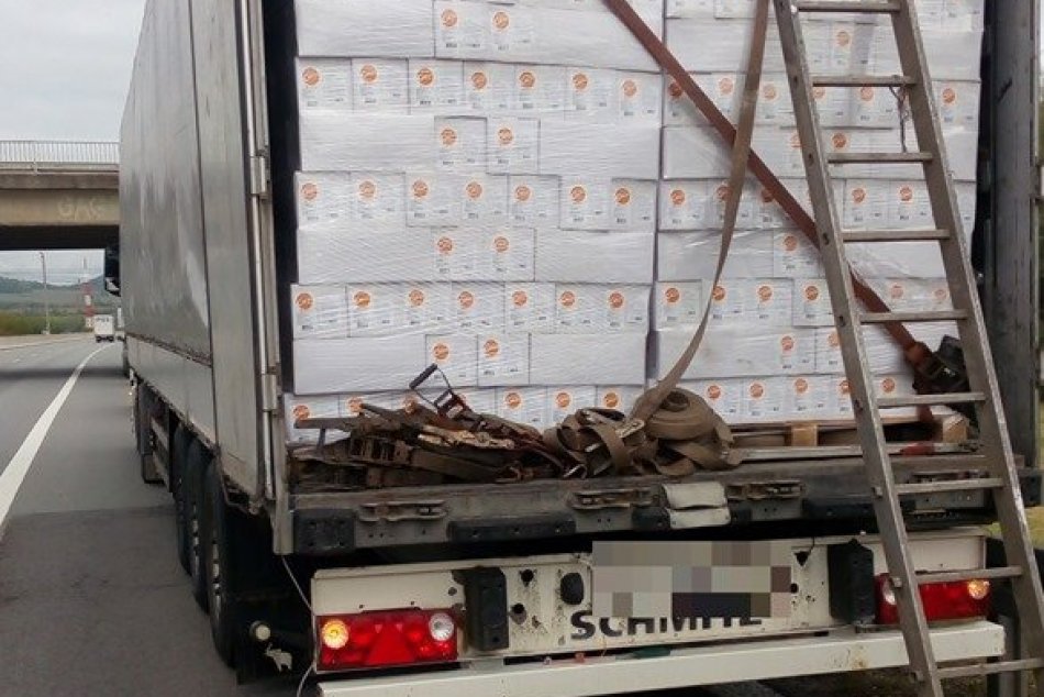 Migranti vyskočili z kamióna medzi PO a KE