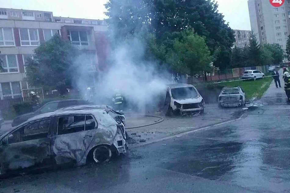 Požiar áut na Ťahanovciach