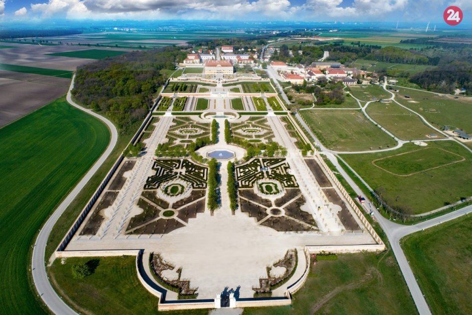 Baroková záhrada zámku Schloss Hof