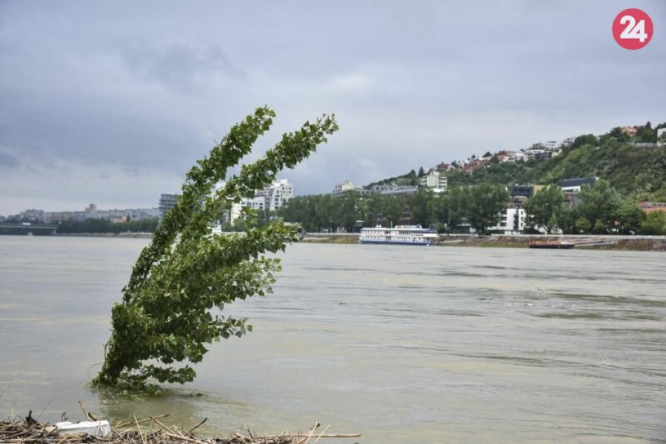 Zvýšená hladina rieky Dunaj v Bratislave