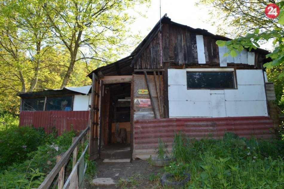 Dôchodca z Handlovej mal bodnúť svoju známu do krku v tejto chatke