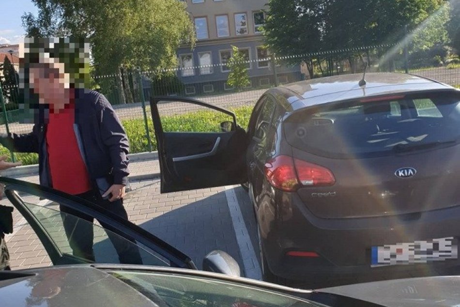 FOTO: Nepoučiteľný vodič v Žiari
