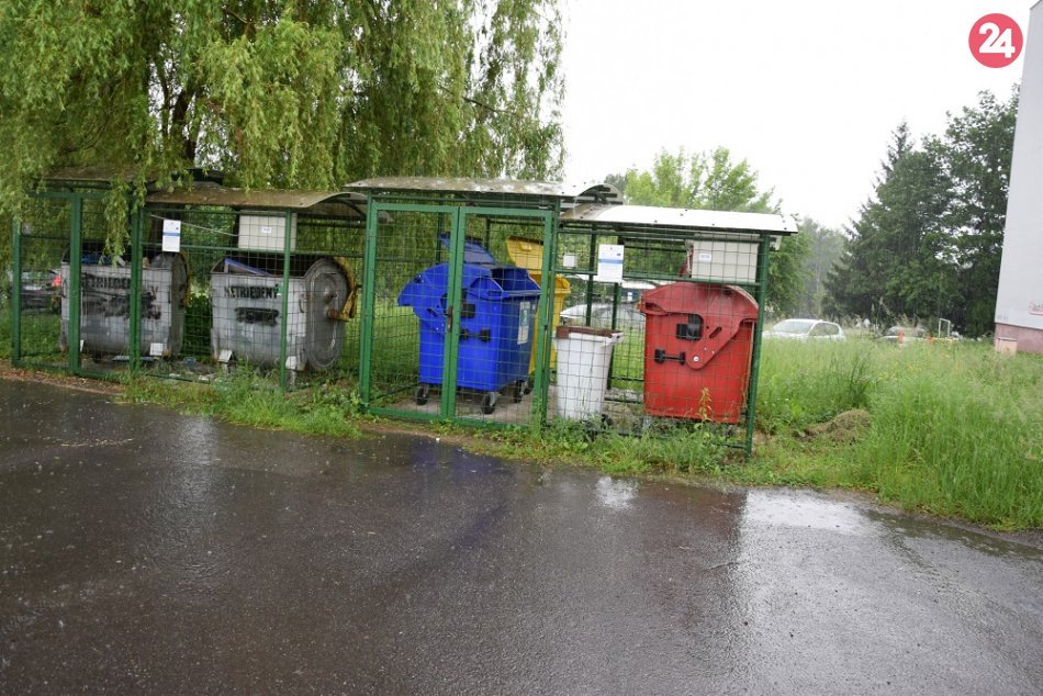 Muž našiel v odpadkovom koši zbraň: Pozrite si FOTO