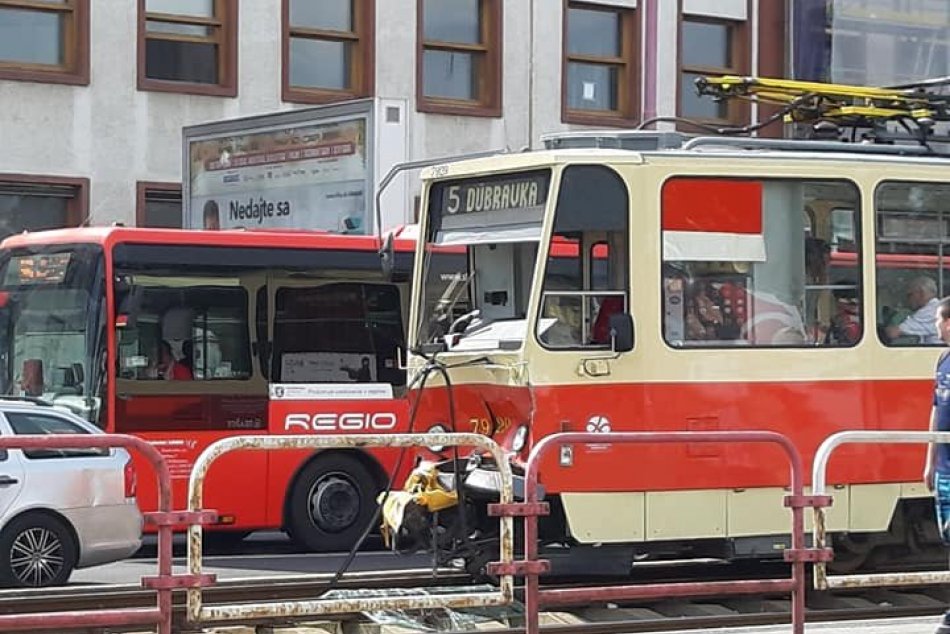 Zrážka električiek na Račianskej ulici