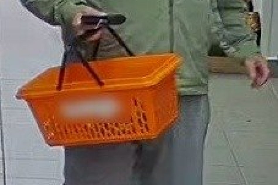 Policajti hľadajú svedka krádeže: Nepoznáte ho?