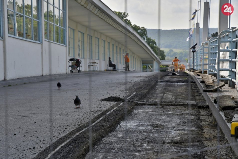 Kolonádový most začali opravovať