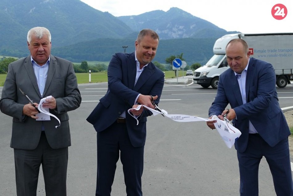 Vynovená cesta I/65 medzi Príbovcami a Turčianskymi Teplicami