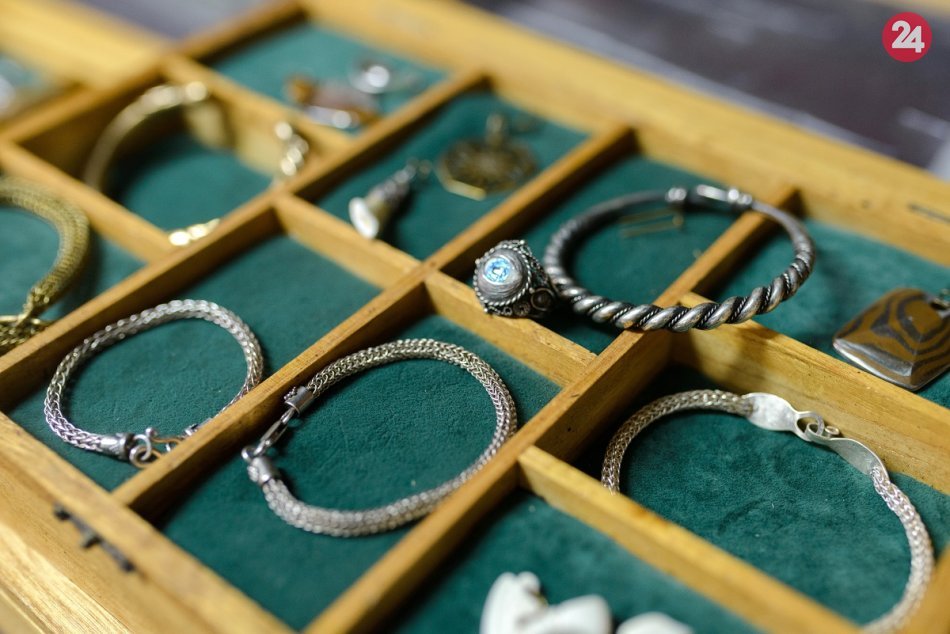 Pavol z Nitry vyrába historické repliky šperkov i zbraní: Zdobia aj múzeá